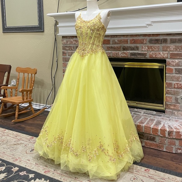 Mon Cherie yellow sequined prom homecoming bridesmaid dress / 4 / EUC (Like new) - Picture 5 of 17